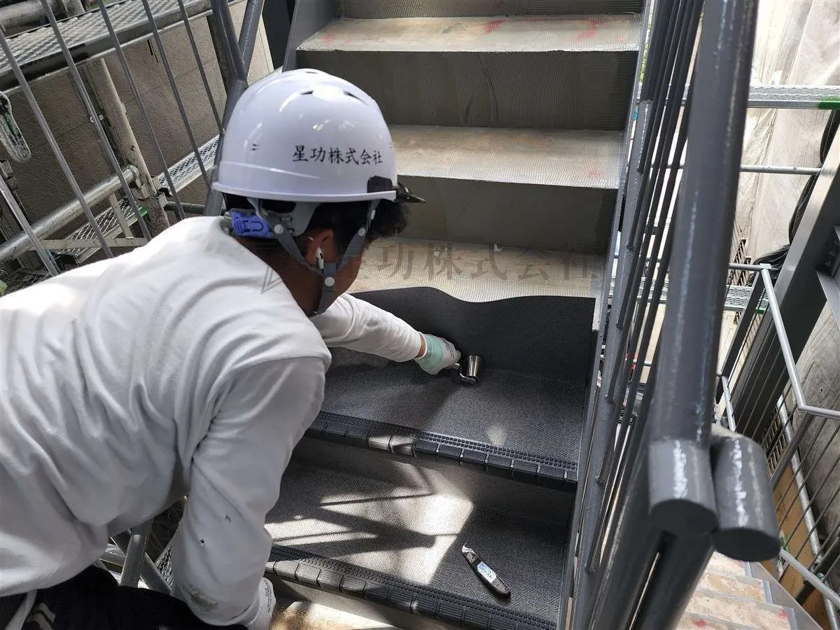 【漏水被害】廊下・階段の長尺シート貼り替え工事／大阪市阿倍野区