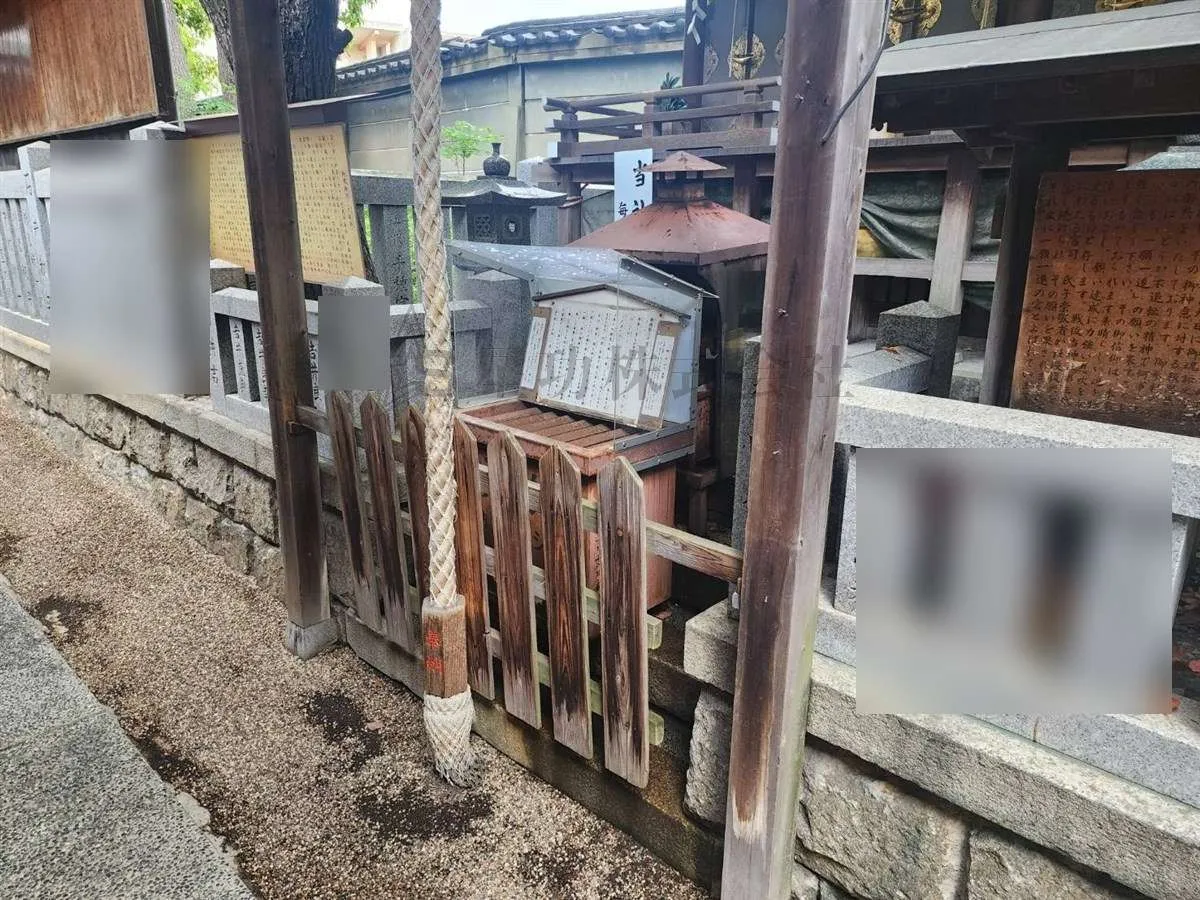 【阿倍野区・阿部野神社】お賽銭箱の塗装工事をして復旧してきました！