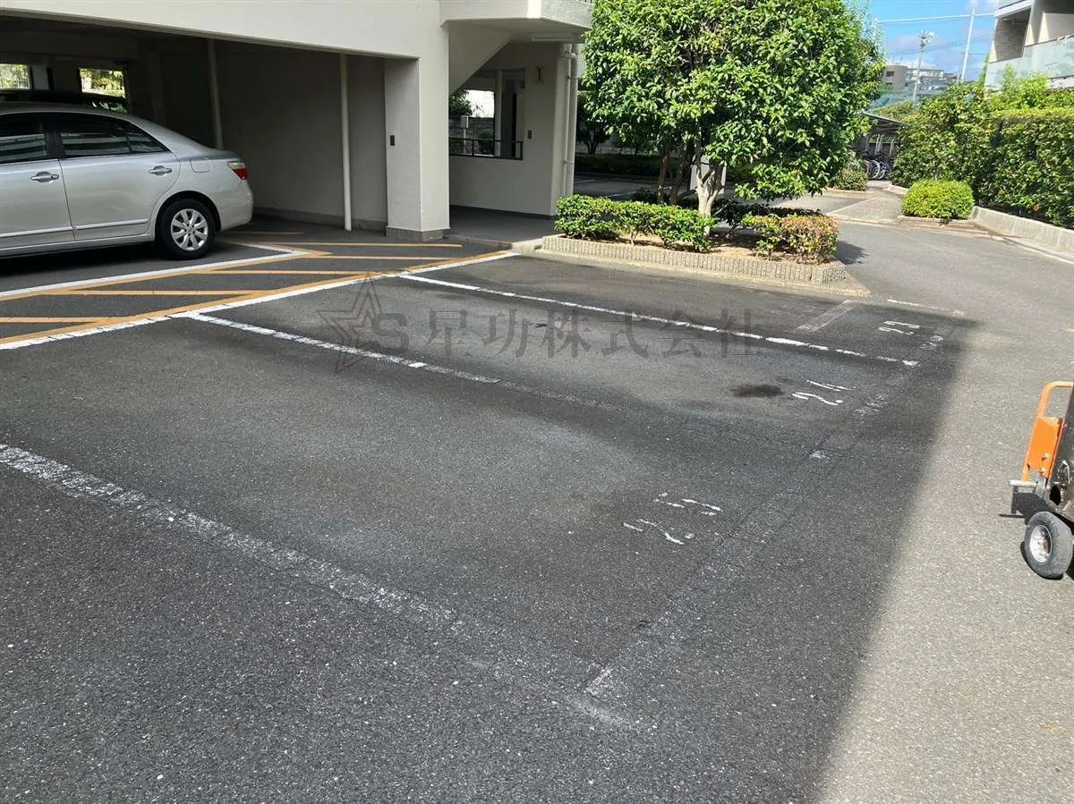 【駐車場・白線ライン引き工事】大規模マンション駐車場／大阪市淀川区