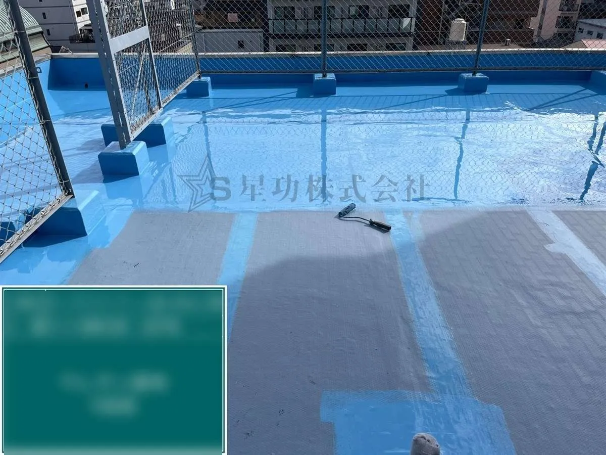 ビル屋上・防水塗装がはじまりました（東大阪・Kマンション）