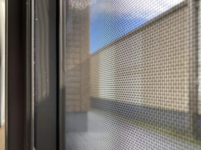 マンション大規模修繕で大阪府の網戸を外す理由と賢い保管・費用抑制ガイド