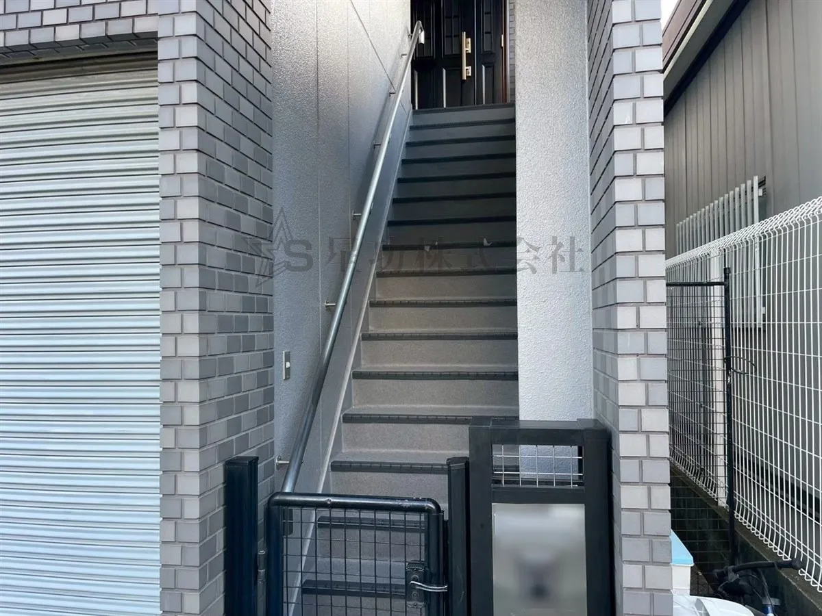 タイル床面から長尺シート防水へ【階段改修工事】