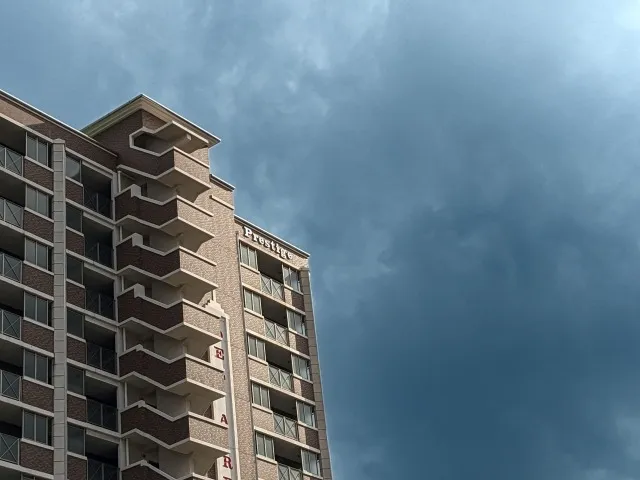 外壁塗装は大阪府大阪市で梅雨にできるかと失敗リスクやおすすめ時期を徹底解説