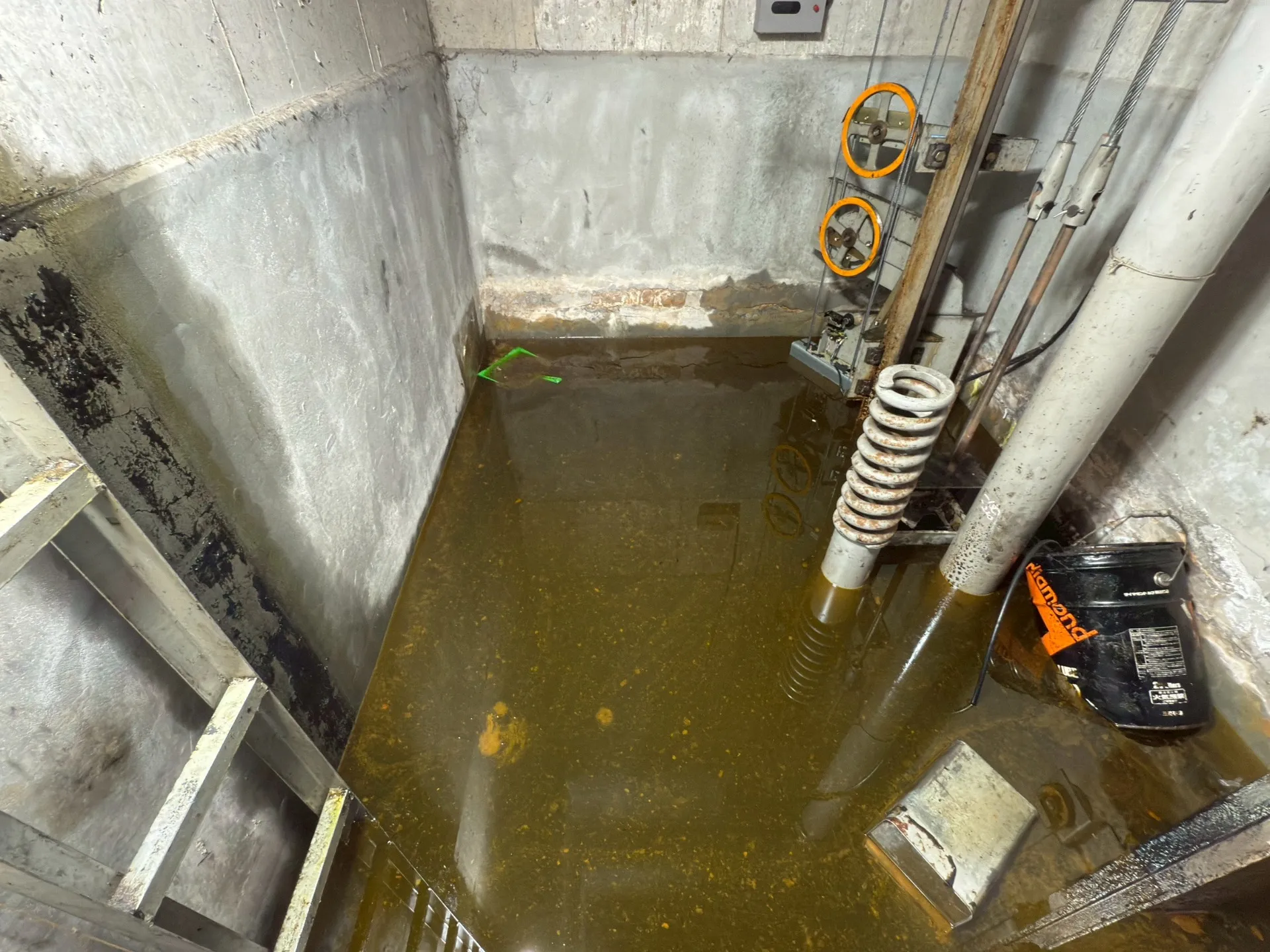 【EVピット】雨が続く季節はEVピットの漏水に要注意!