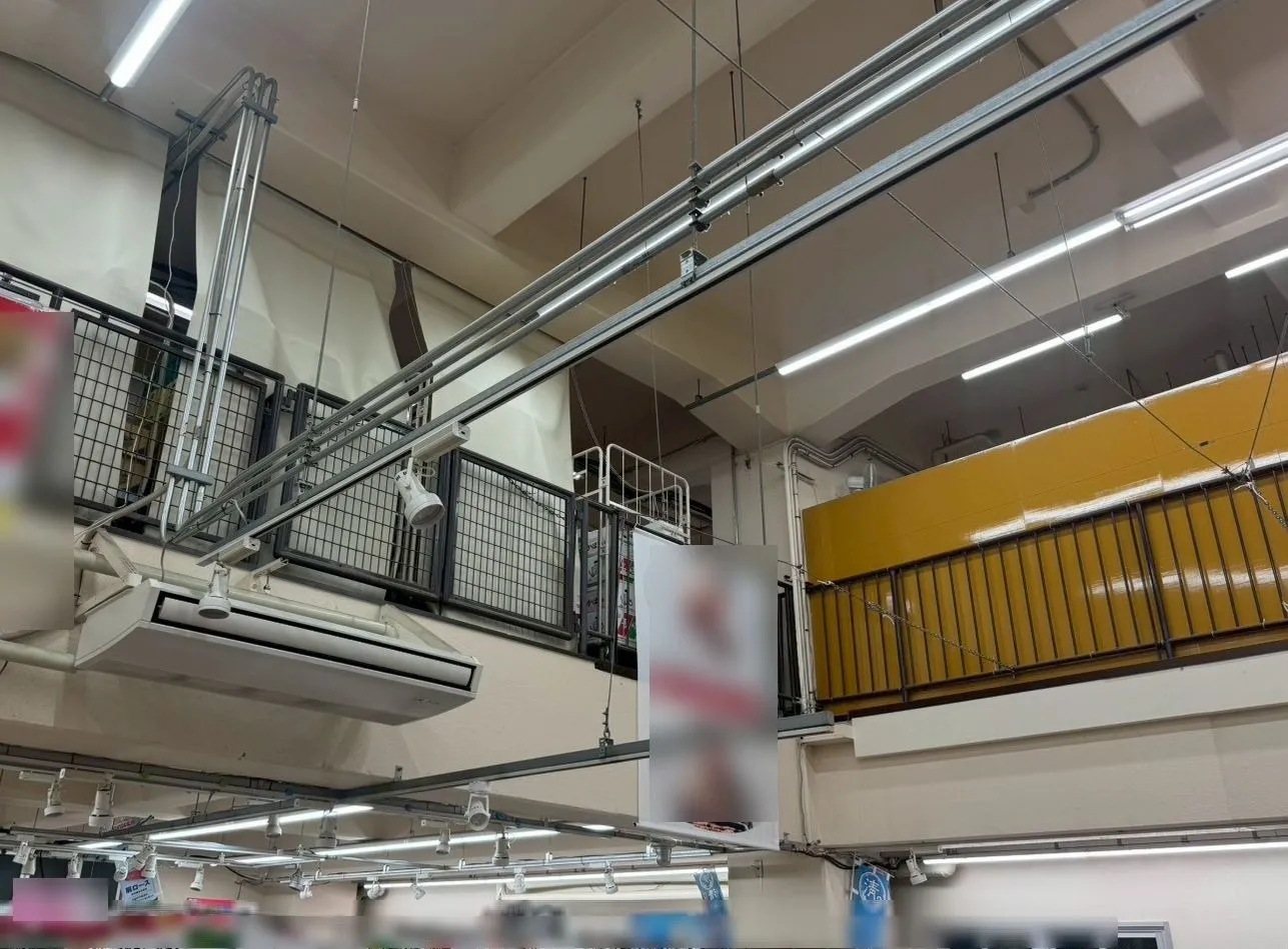 【大阪市】店舗内の照明をもっと明るく！閉店後にライティングレール・照明増設工事を行いました