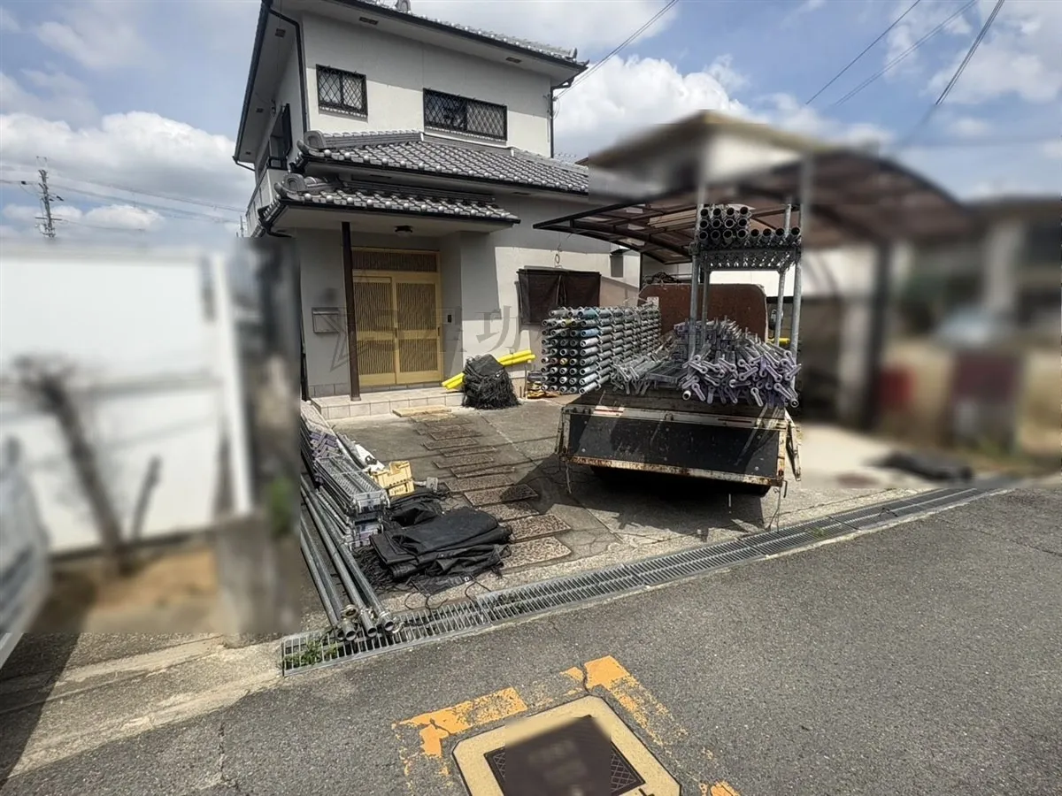 【大阪府】一軒家の足場組立を実施しました!~瓦屋根工事前の大切な準備~