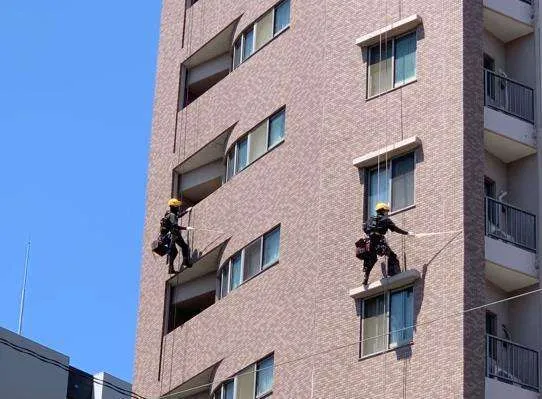 【ロープ高所作業】雨漏りなどの修繕工事について