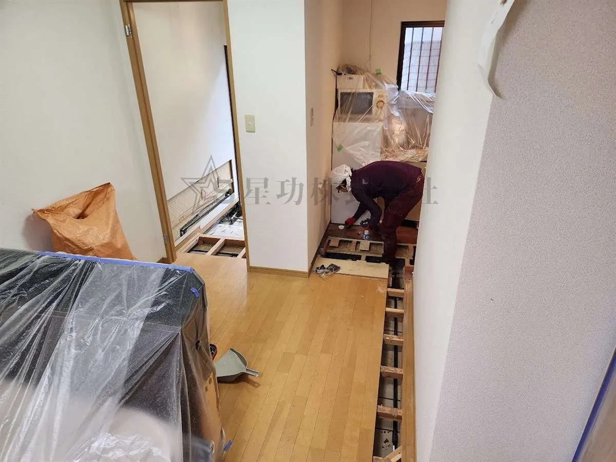 ④給水管の復旧工事（天井からの漏水・貸店舗）