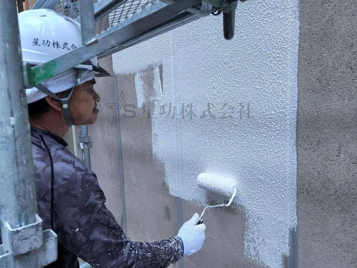 【住宅密集地】隣家の建物 解体後・外壁改修工事が始まりました