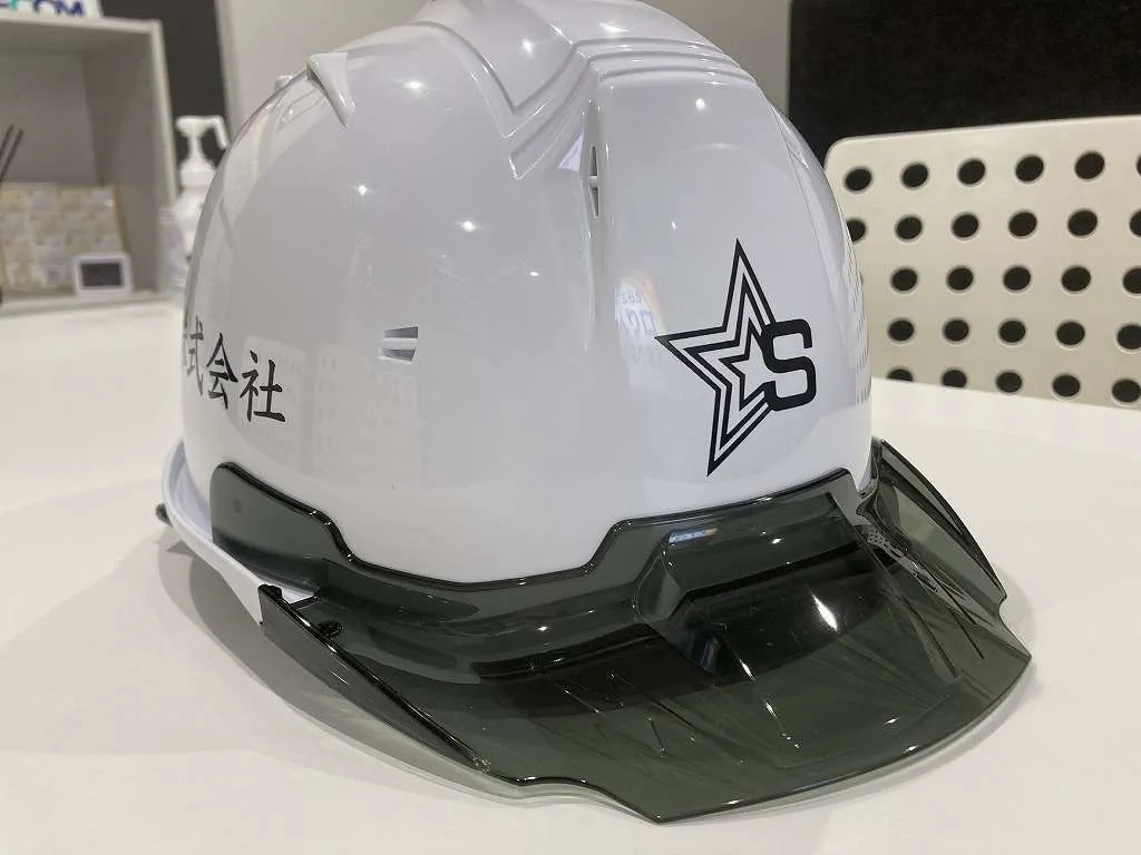 【作業性アップ】ヘルメットのバイザー部分を変更しました！