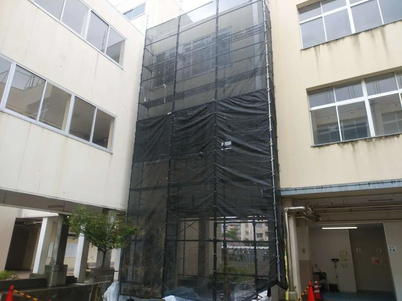 某小学校の雨漏り被害／防水工事