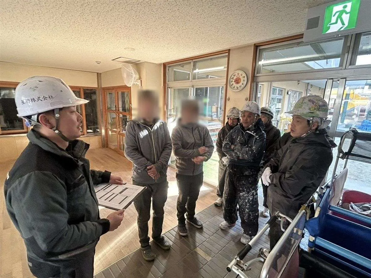 保育園・経年劣化した苔植物を撤去しました／大阪市浪速区