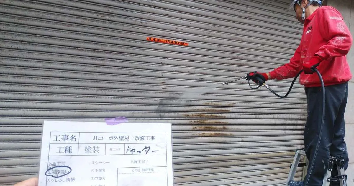 シャッターの塗装工事（オフィスビル・外壁改修工事）