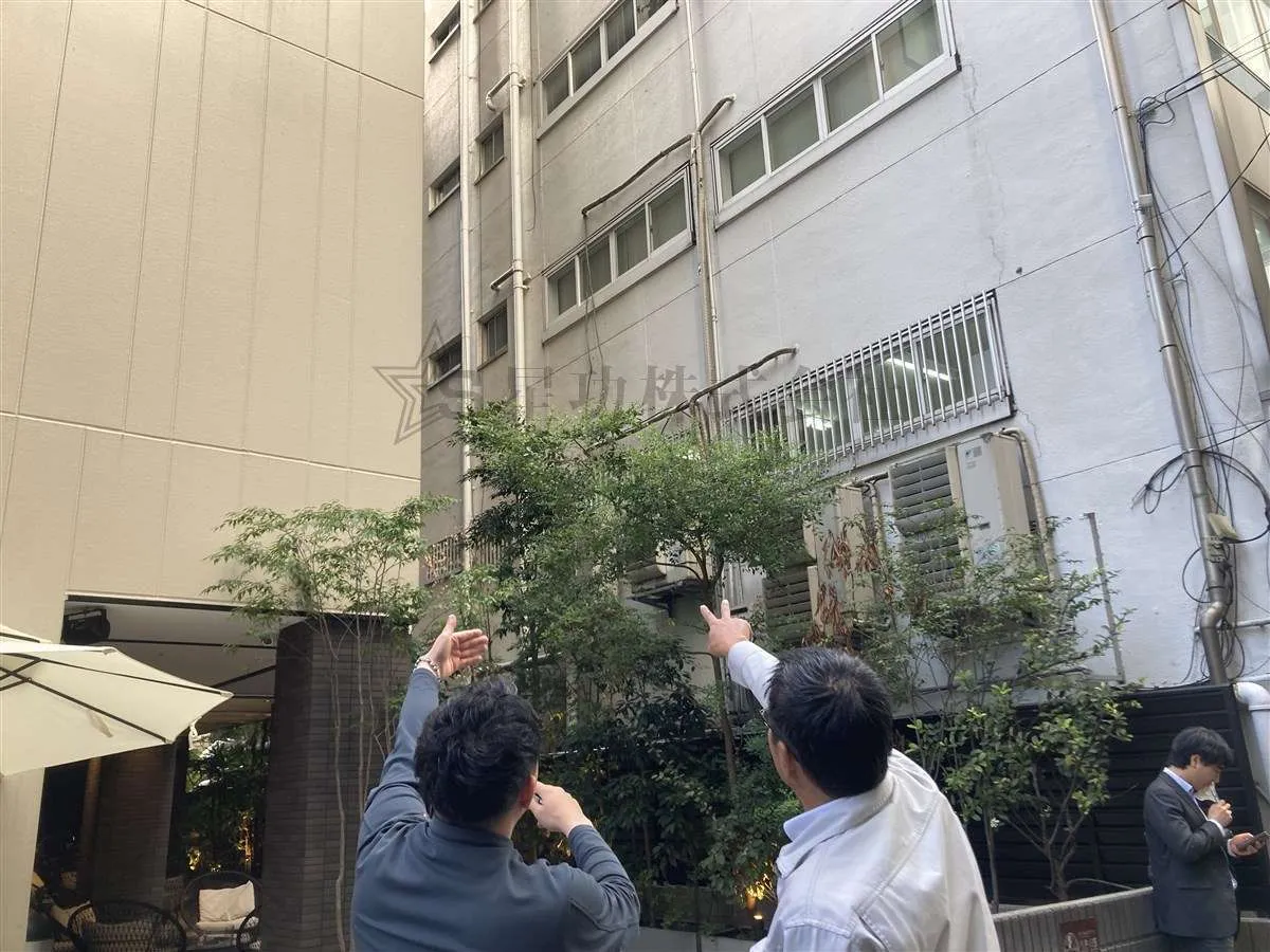 【隣との隙間が狭いマンション】現地調査へ／大阪市中央区
