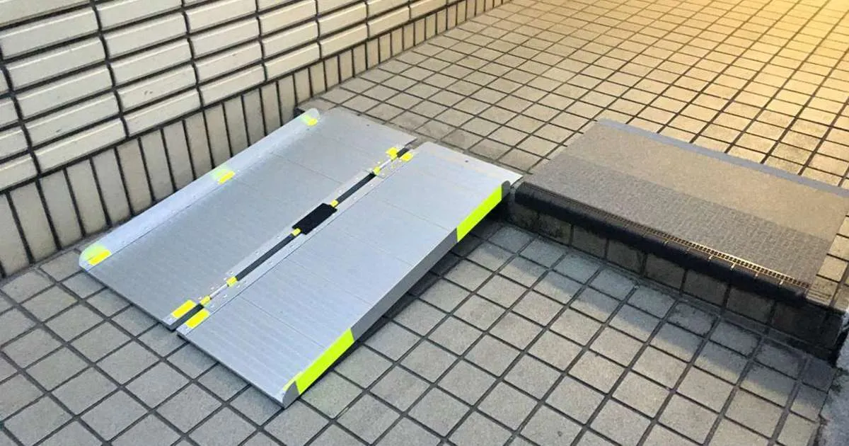 Hマンション　エントランスの段差部の補修