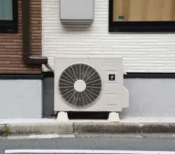 エアコンの室外機の掃除