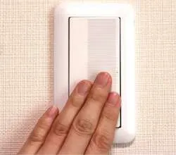 壁や鏡の手あかの落とし方